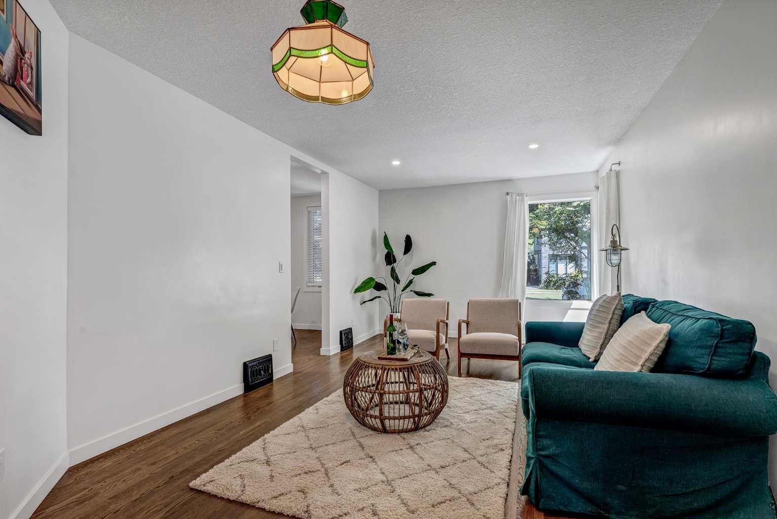 245 21 Avenue NW — photo 4