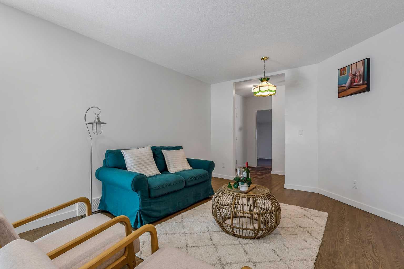 245 21 Avenue NW — photo 5