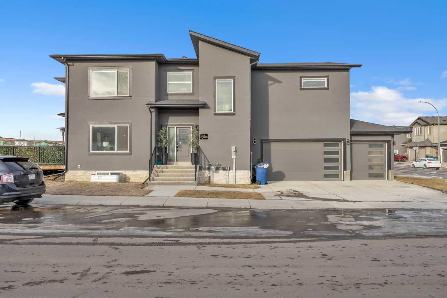 97 Baysprings Gardens SW — photo 2
