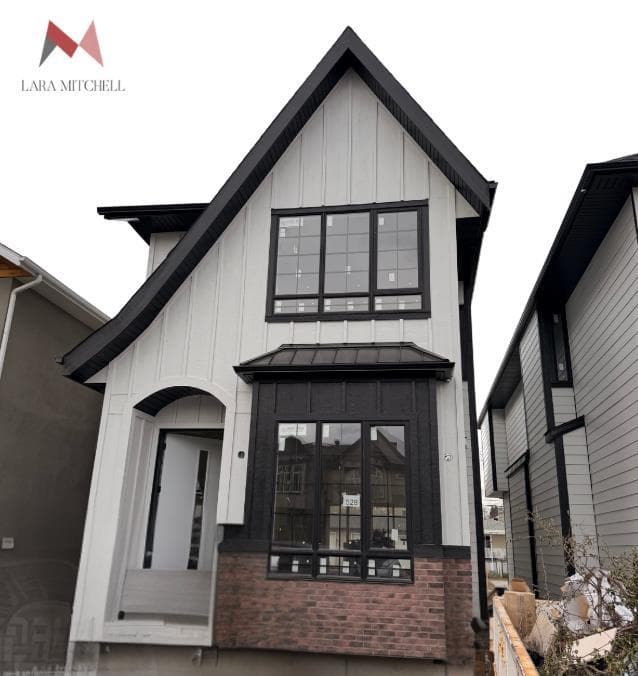 528 52 Avenue SW — photo 2