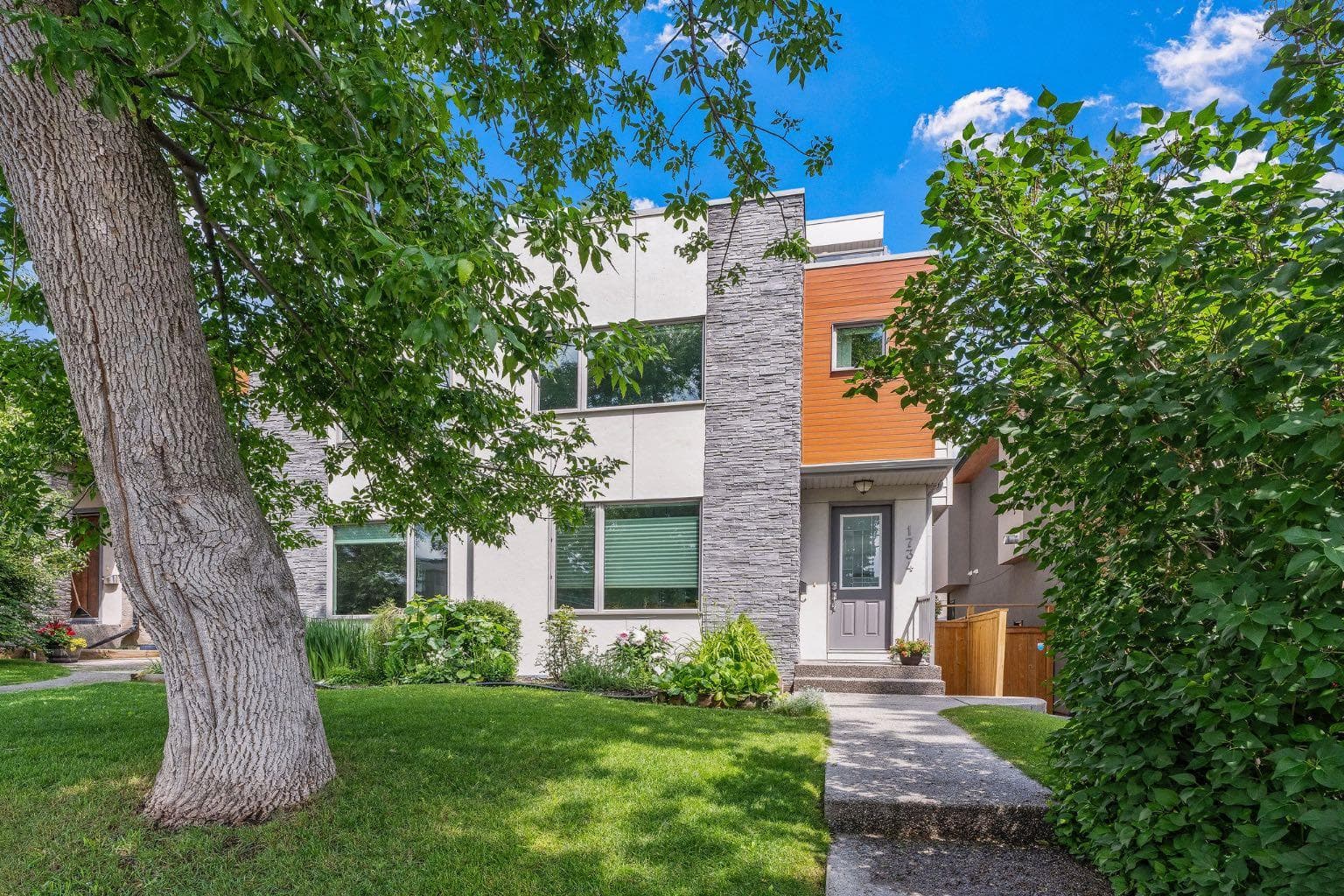 Semi Detached (Half Duplex) in Altadore