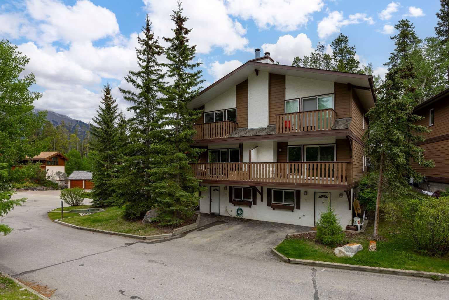 1, 1061 Evergreen Circle — photo 2