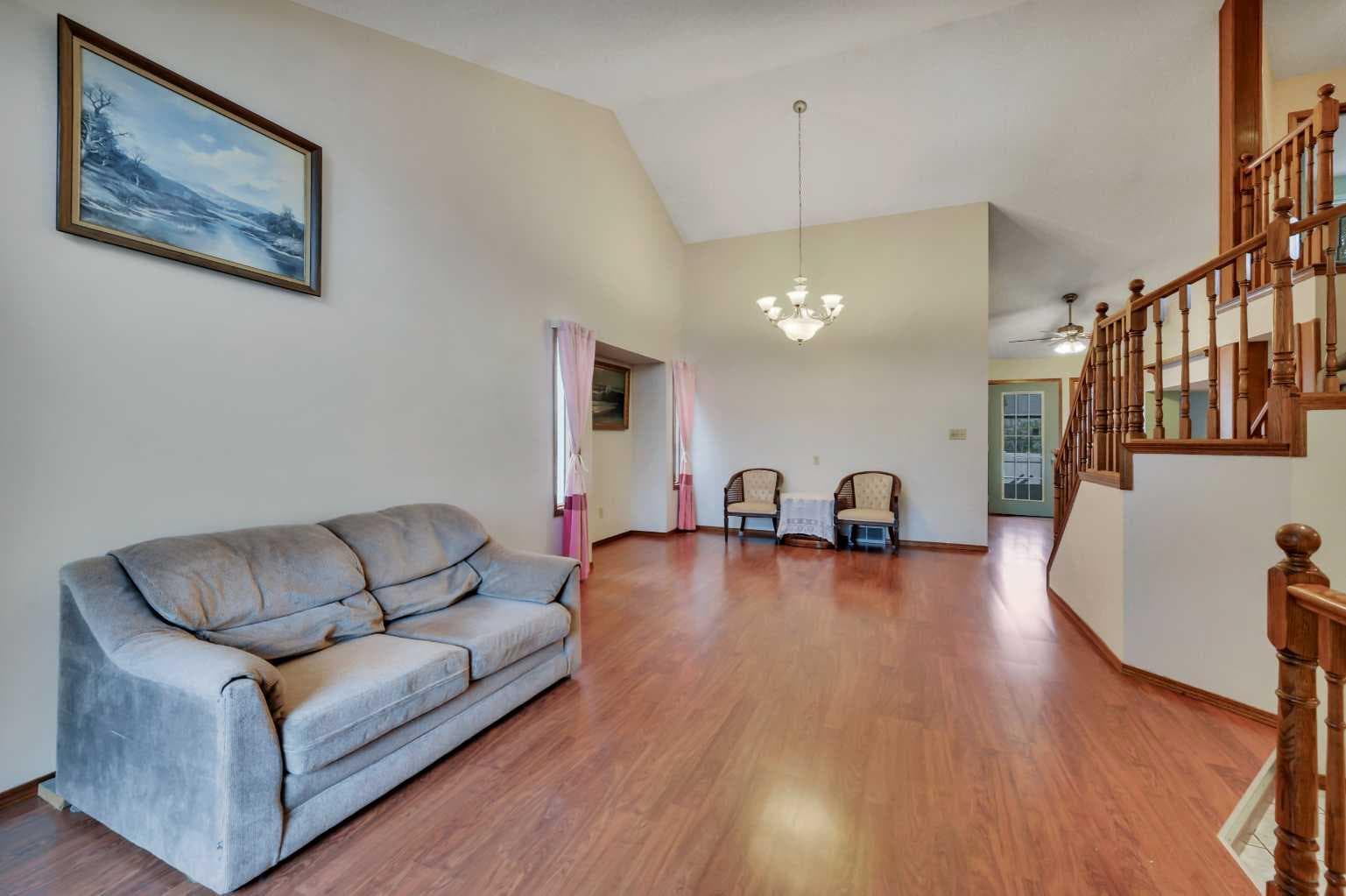 37 Denovan Crescent — photo 4