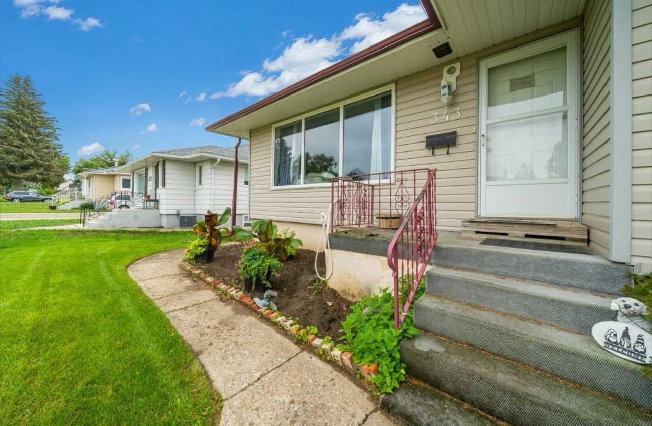 343 10 Street SW — photo 4