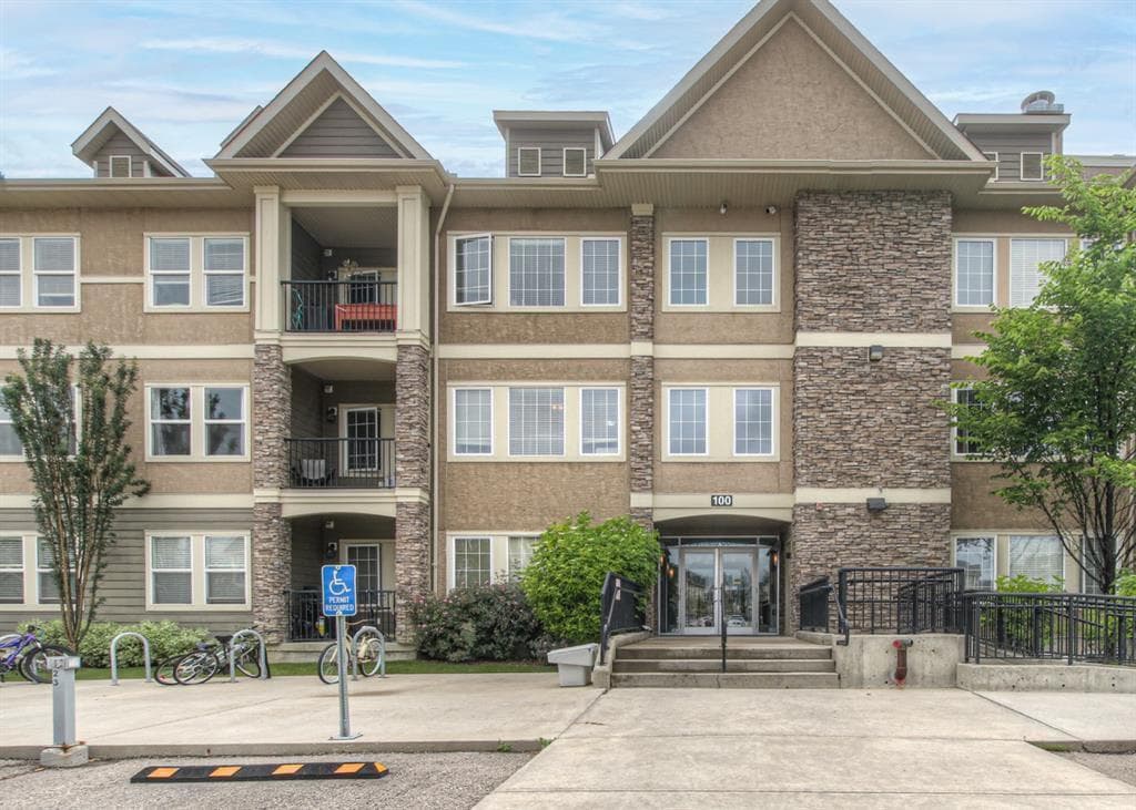 208, 100 Cranfield Common SE — photo 1