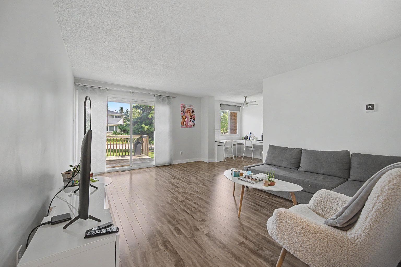 4405 33 Avenue SW — photo 3