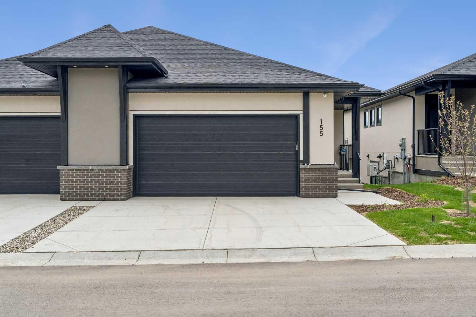 Semi Detached (Half Duplex) in Sage Hill