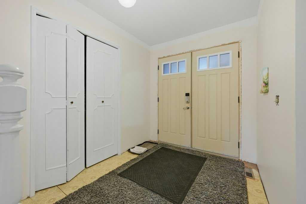 9824 19 Street SW — photo 3