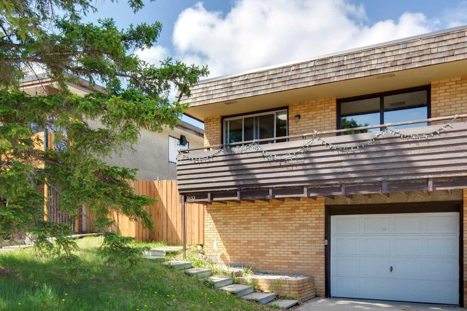 Semi Detached (Half Duplex) in Huntington Hills
