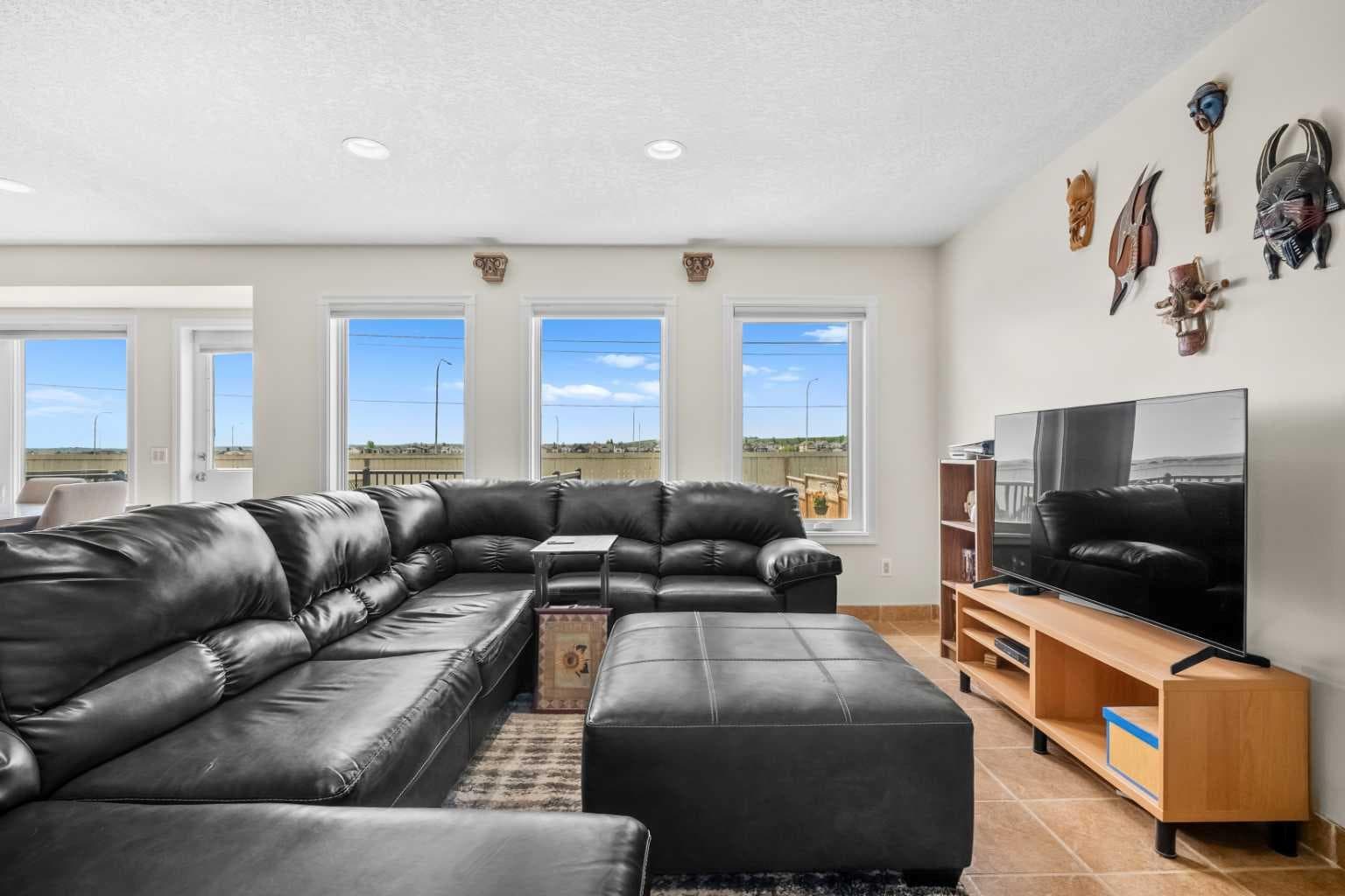 184 Somerglen Common SW — photo 4