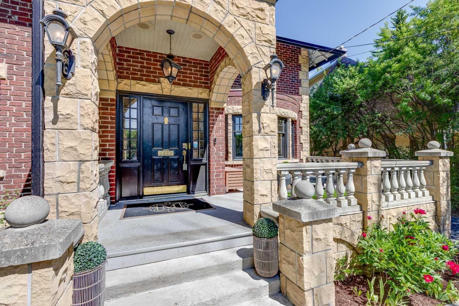 628 Elbow Drive SW — photo 1