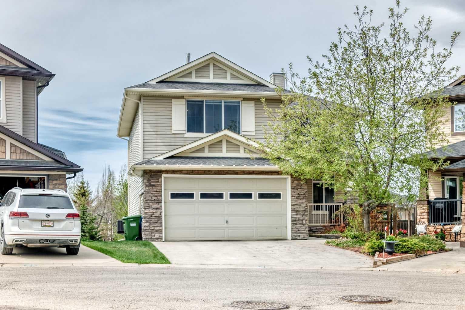 11 Cresthaven Bay SW — photo 1