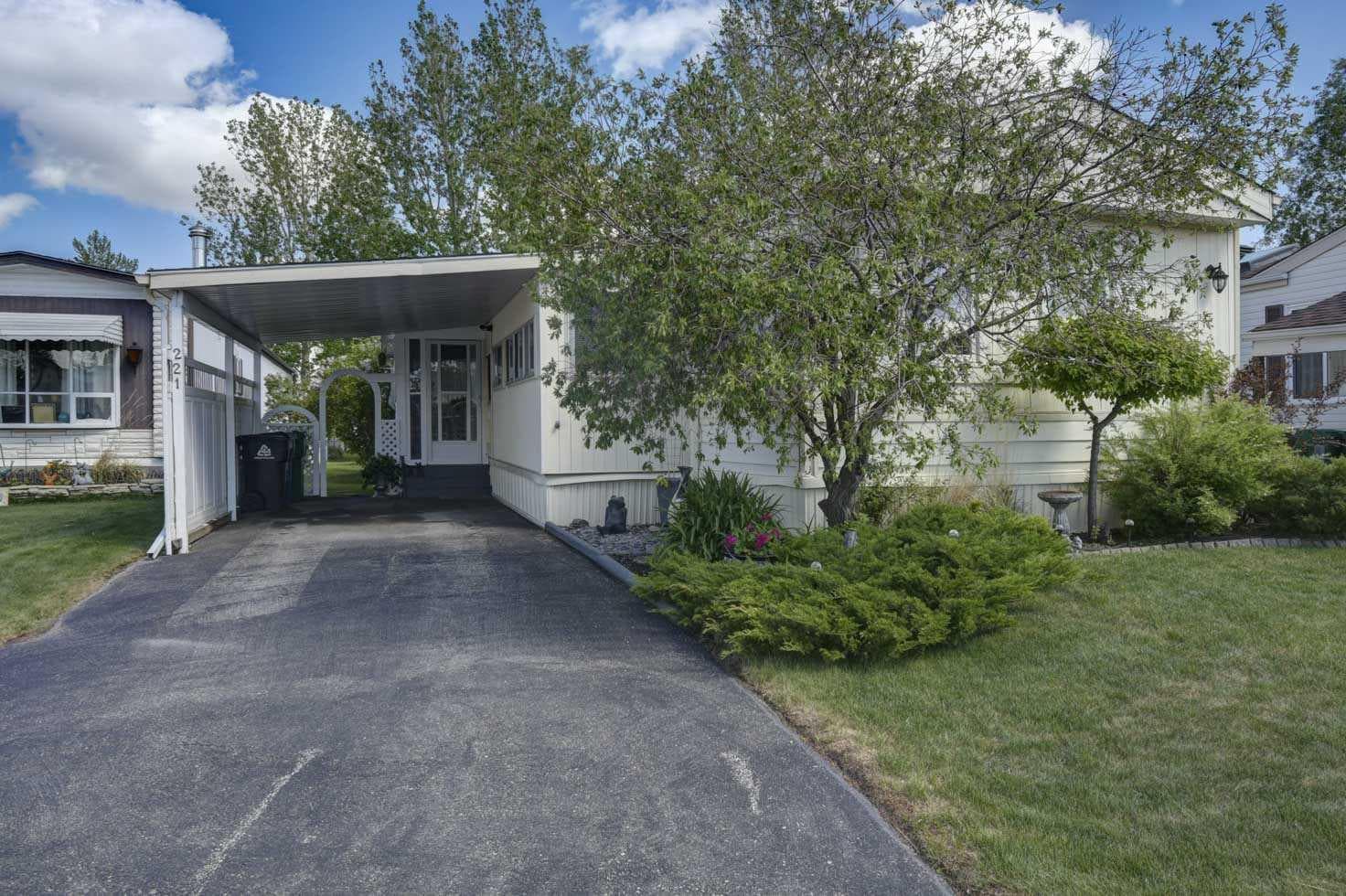 221, 99 Arbour Lake Road NW — photo 2