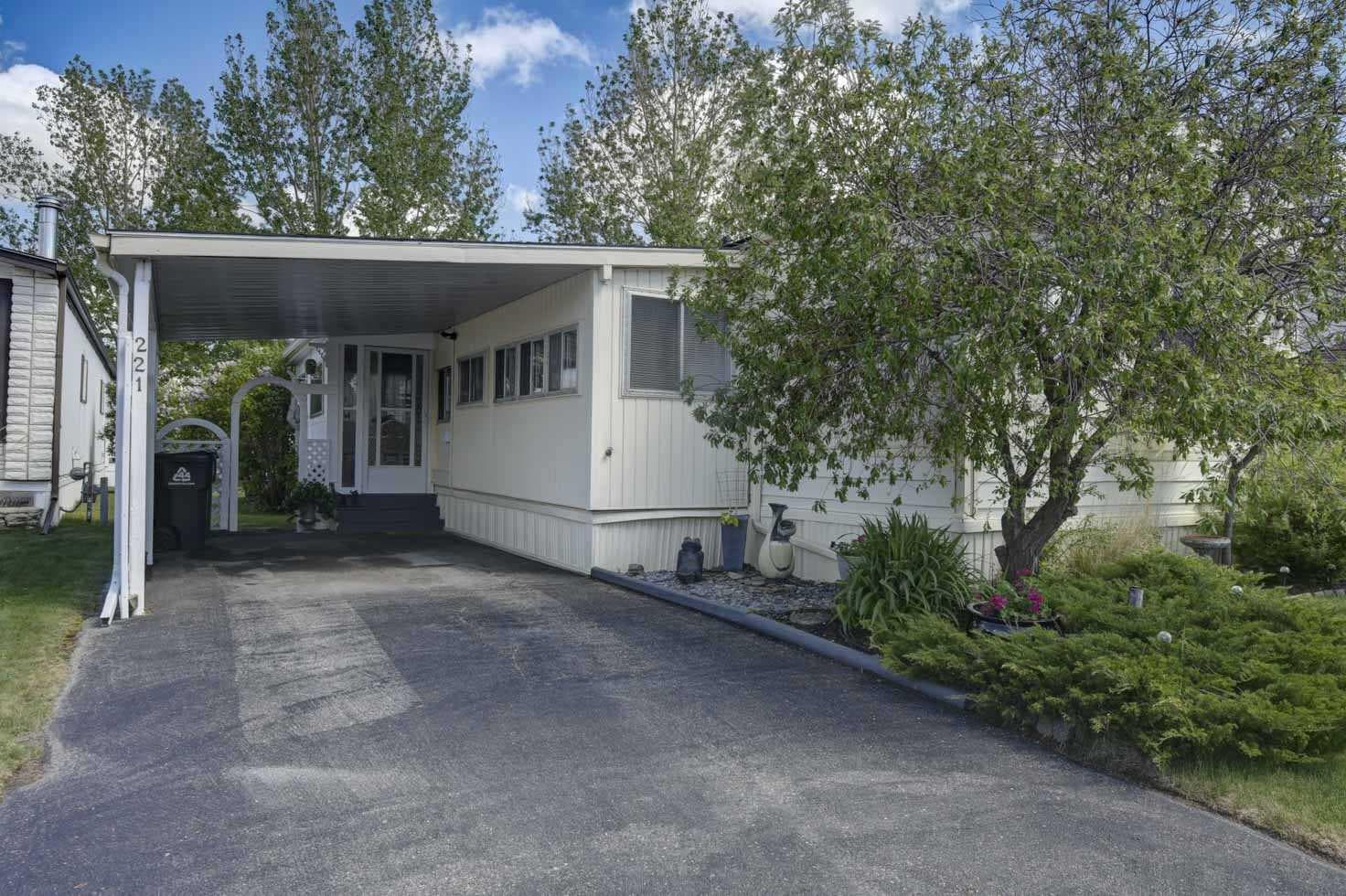 221, 99 Arbour Lake Road NW — photo 3