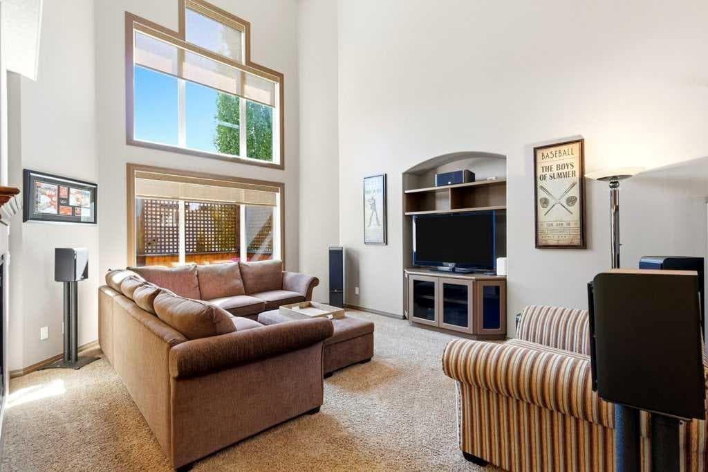 23 Aspen Stone Crescent SW — photo 5