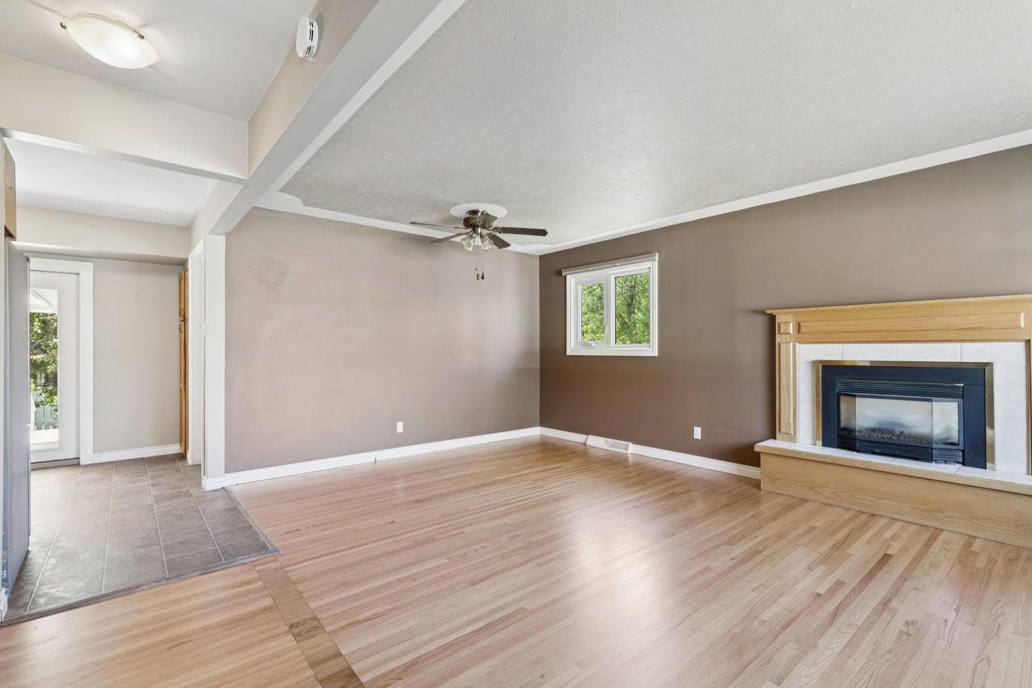 8028 5 Street SW — photo 4