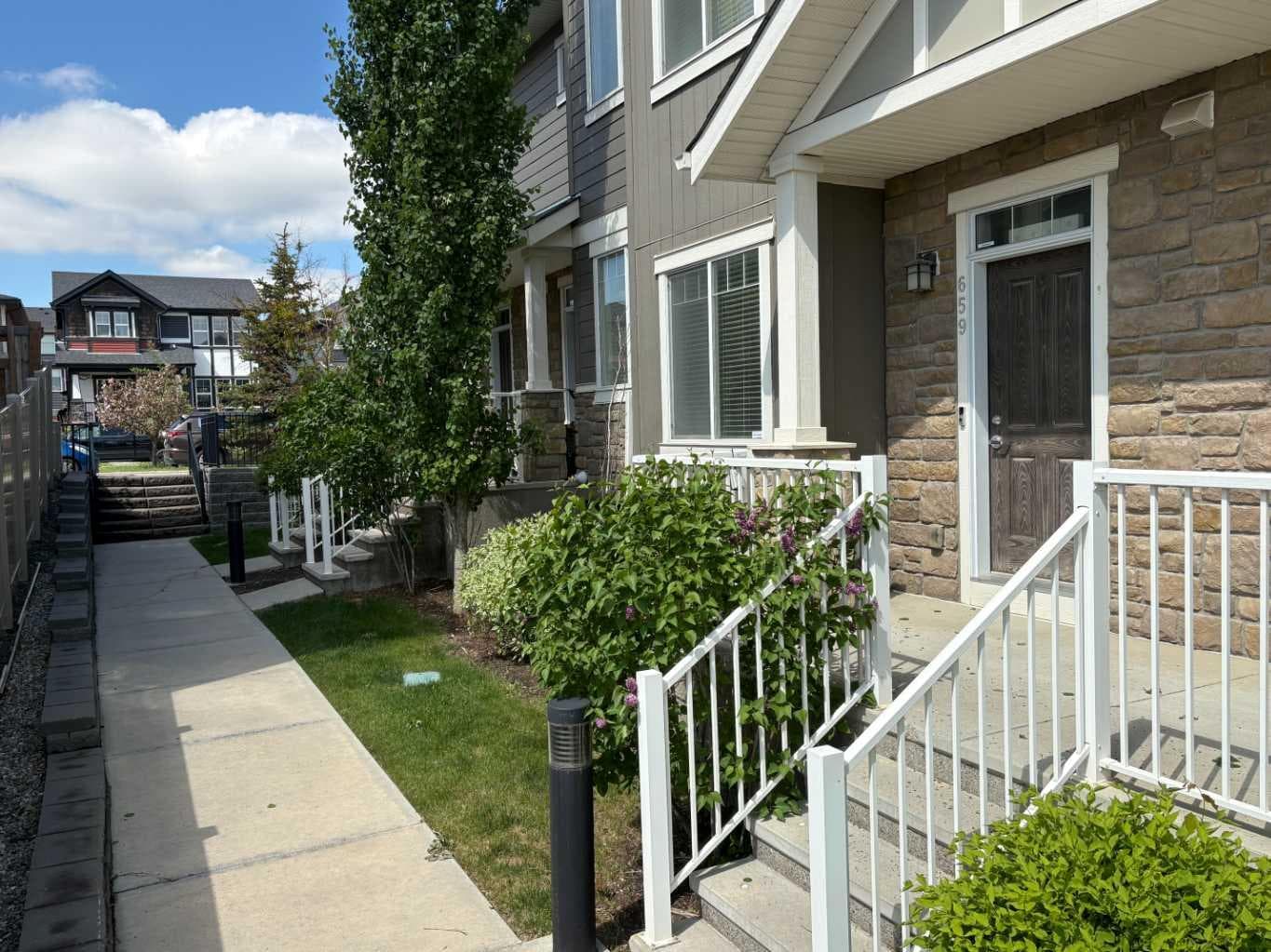 659 Evanston Manor NW — photo 3