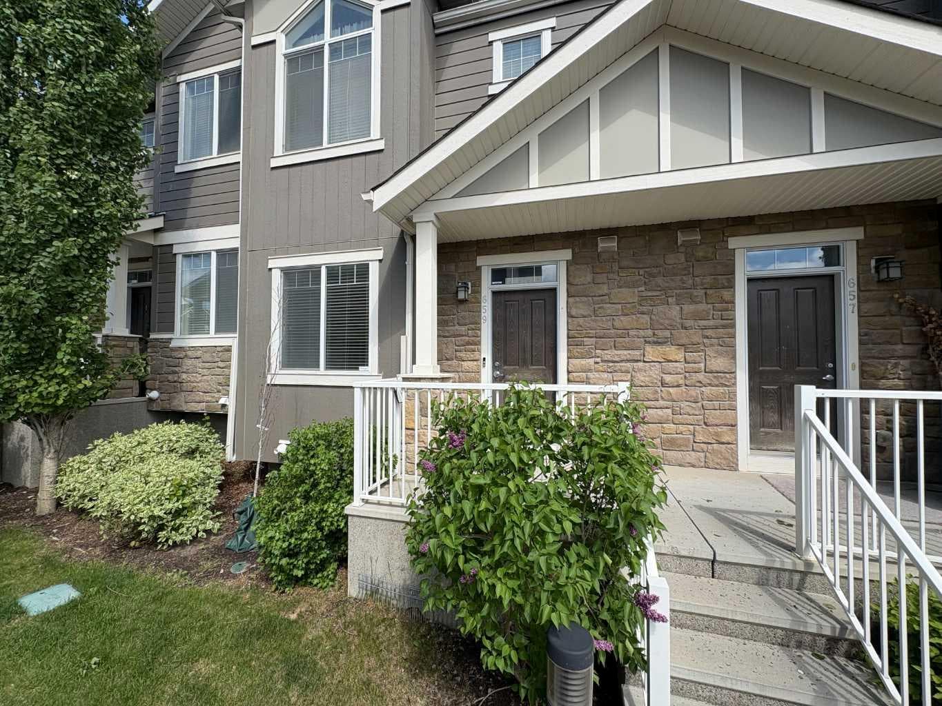 659 Evanston Manor NW — photo 4