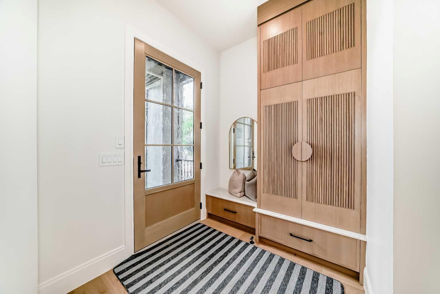 2034 52 Avenue SW — photo 2