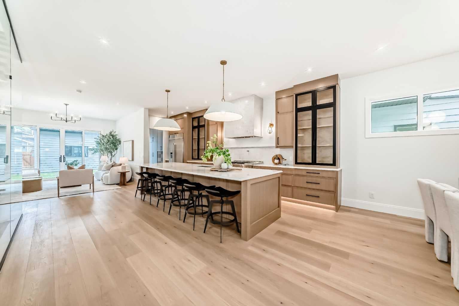 2034 52 Avenue SW — photo 3