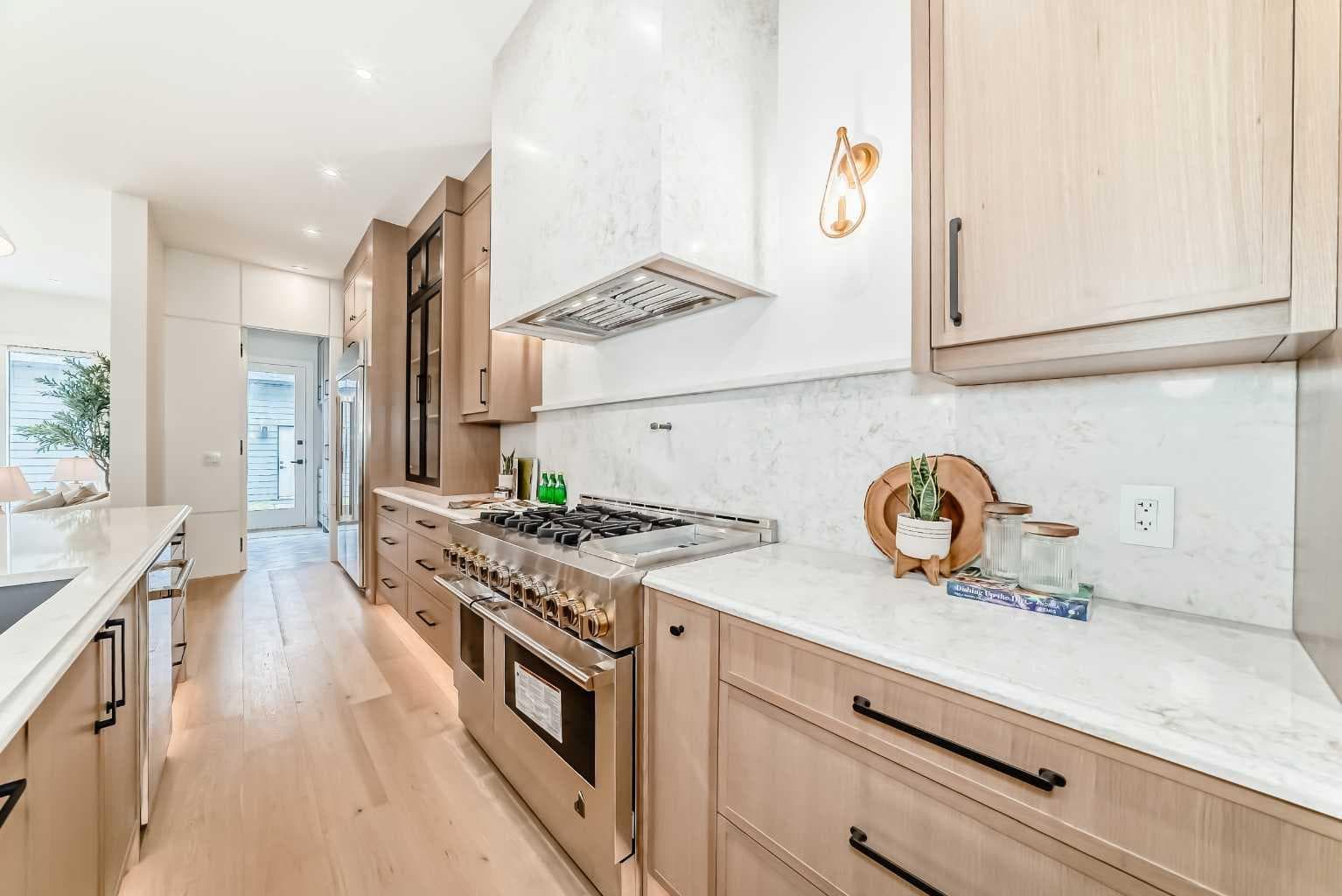 2034 52 Avenue SW — photo 4