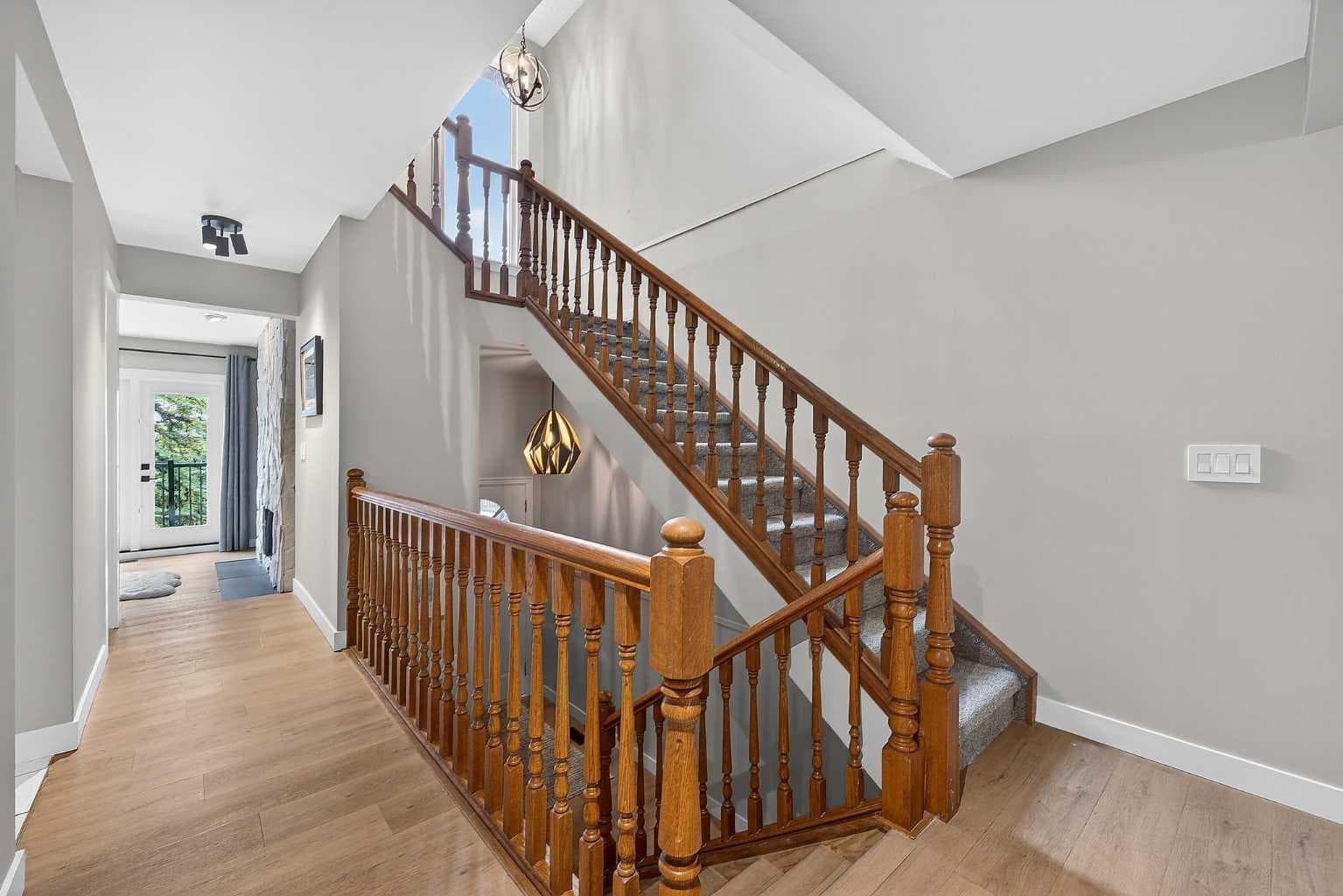 4, 448 Strathcona Drive SW — photo 4