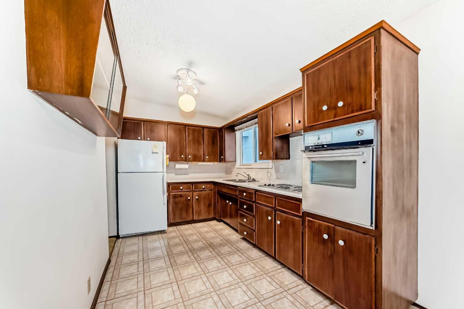 2224A 34 Street SW — photo 3