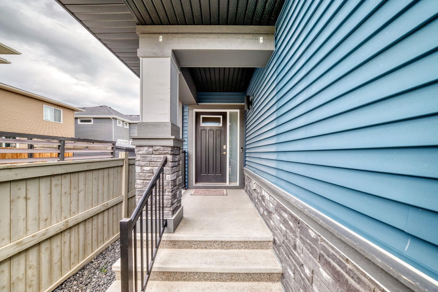 259 Kingfisher Crescent SE — photo 2