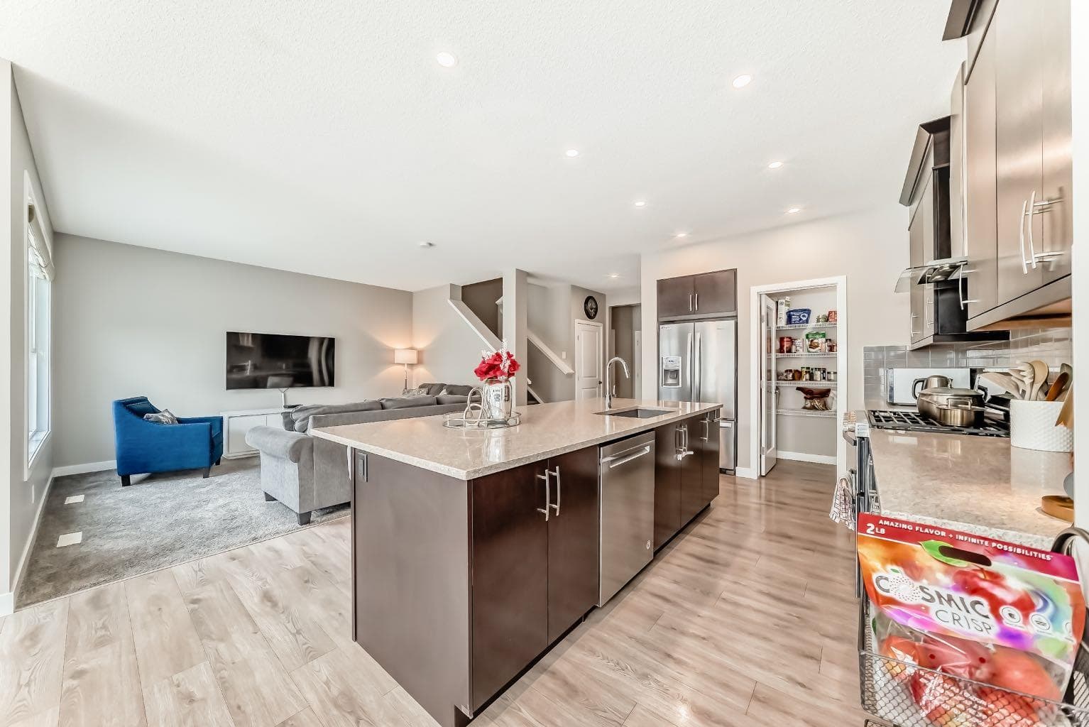 259 Kingfisher Crescent SE — photo 5