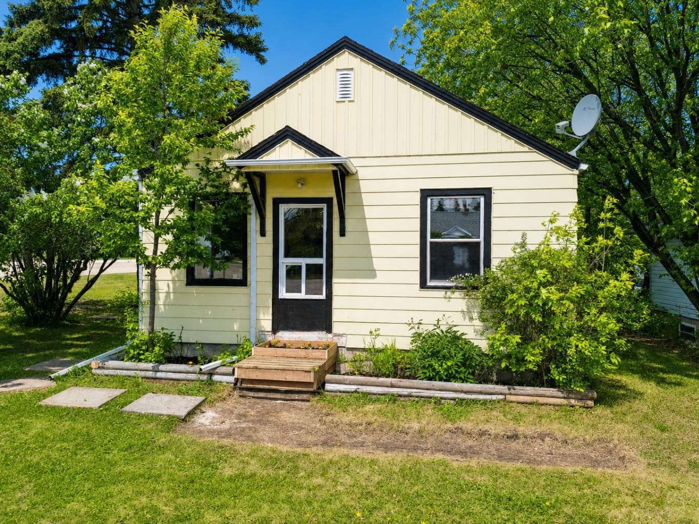 4732 52 Street — photo 1