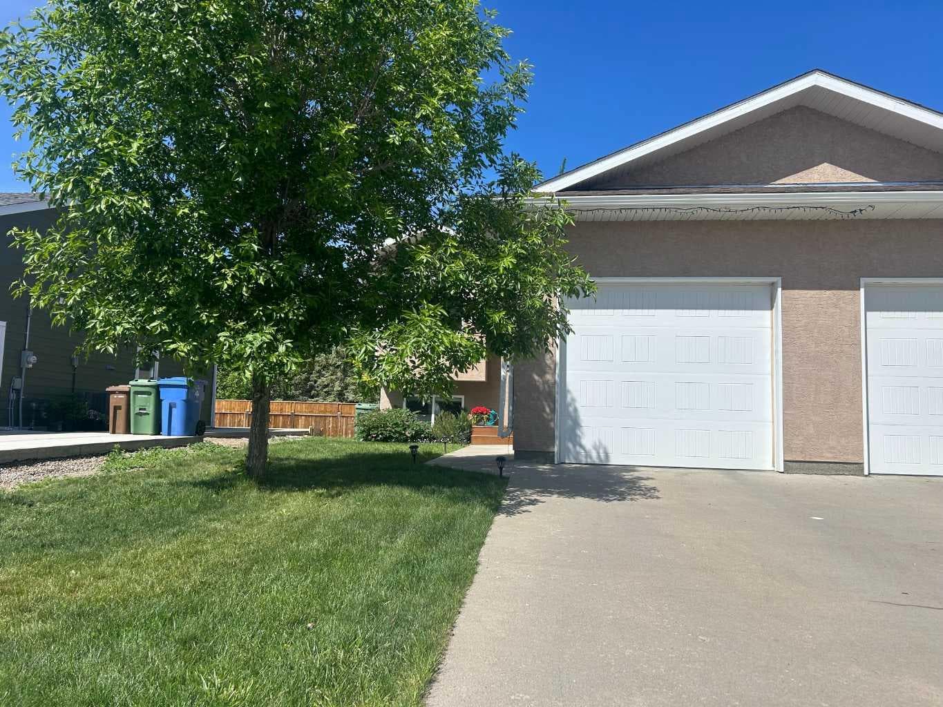5026 41 Street — photo 1