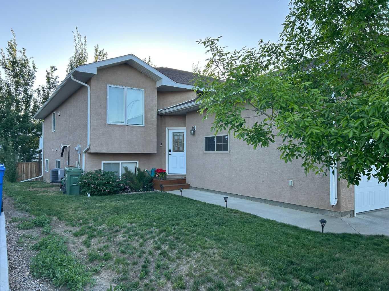 5026 41 Street — photo 2