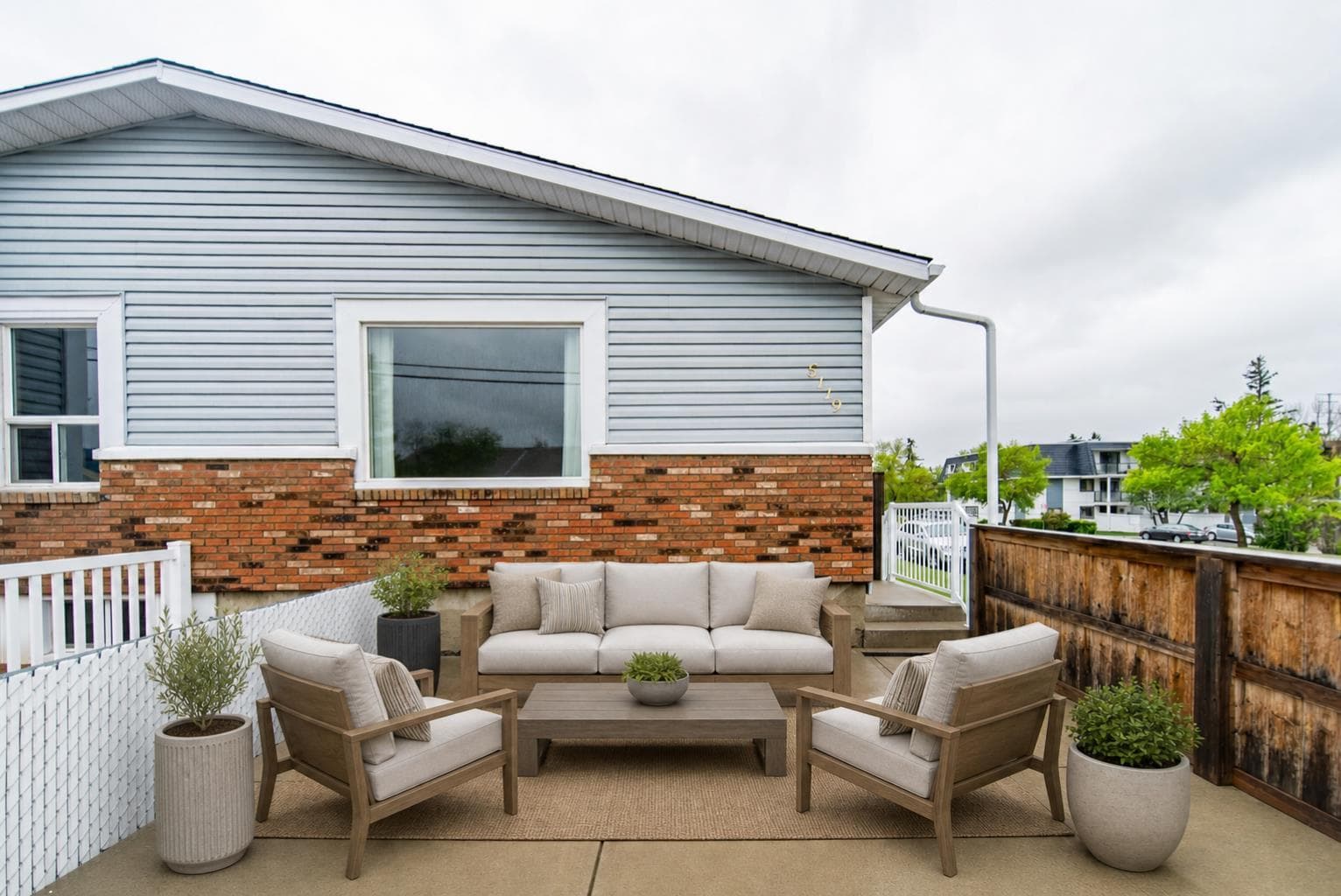 5119 30 Avenue SW — photo 1