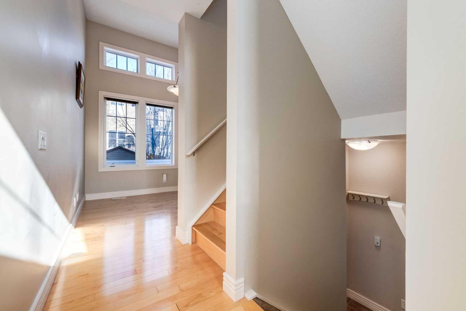 37 Royal Oak Plaza NW — photo 2