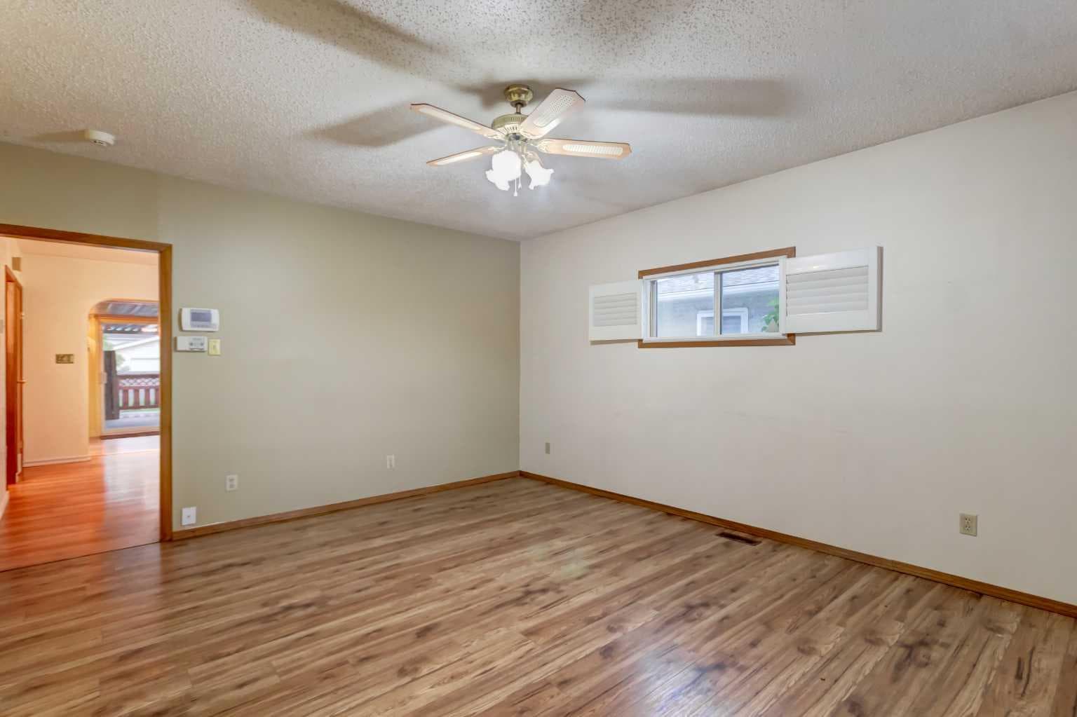 7412 22 Street SE — photo 3