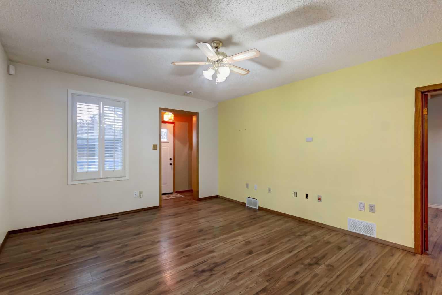 7412 22 Street SE — photo 4