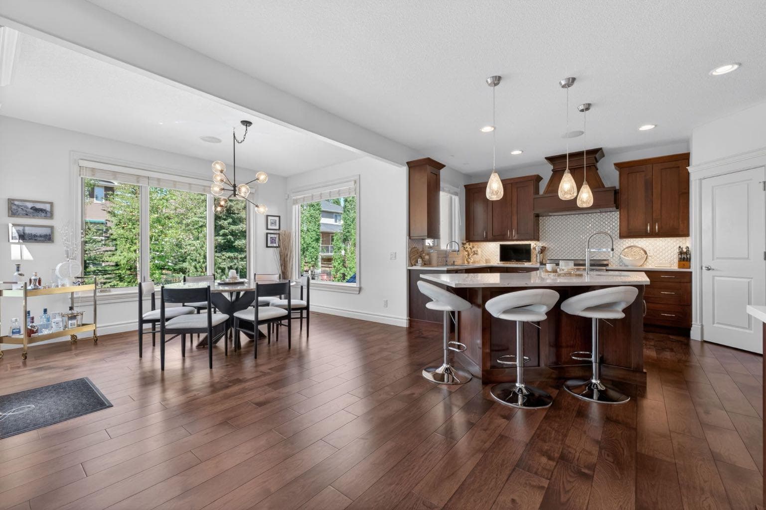 32 Aspen Meadows Manor SW — photo 2