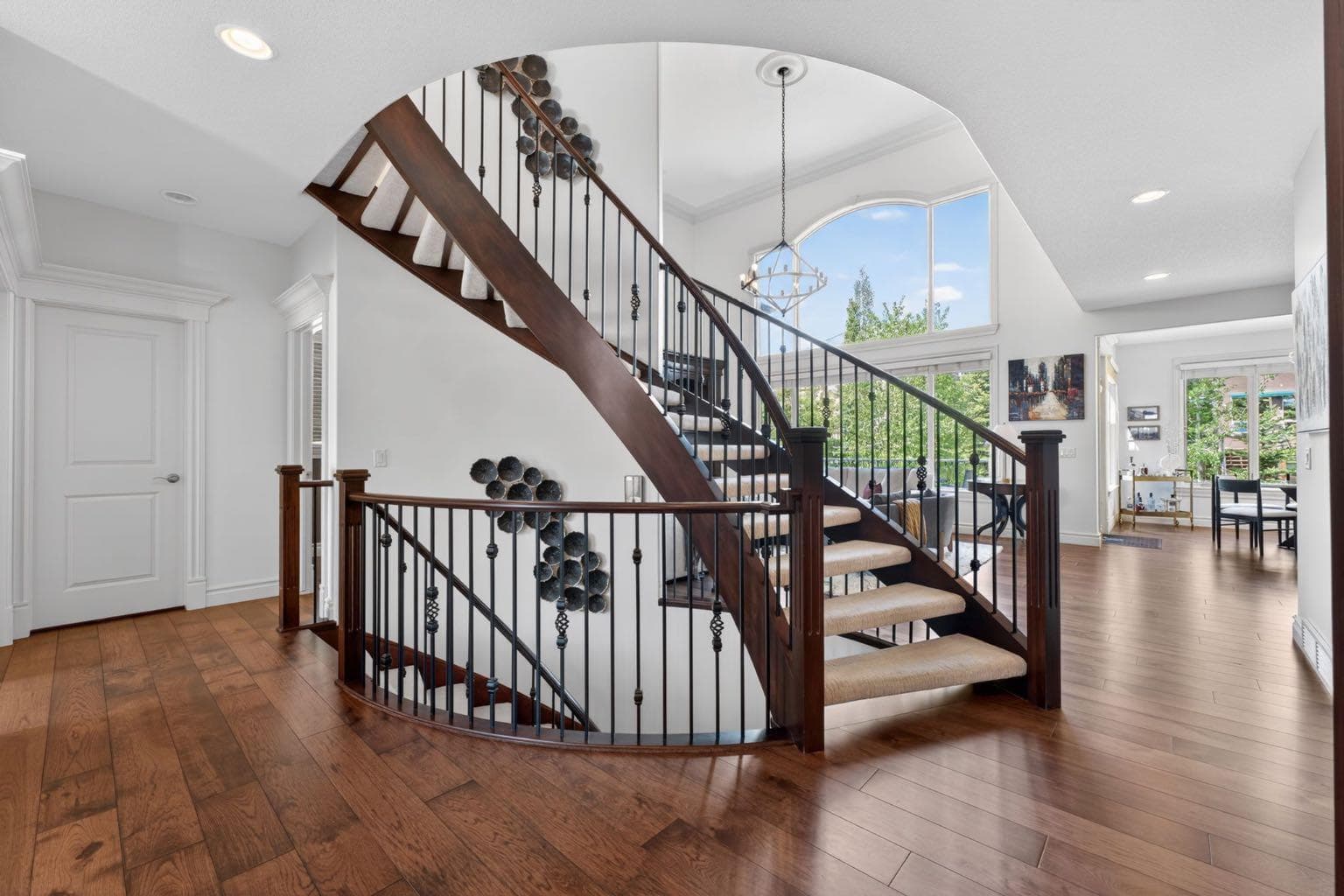 32 Aspen Meadows Manor SW — photo 4