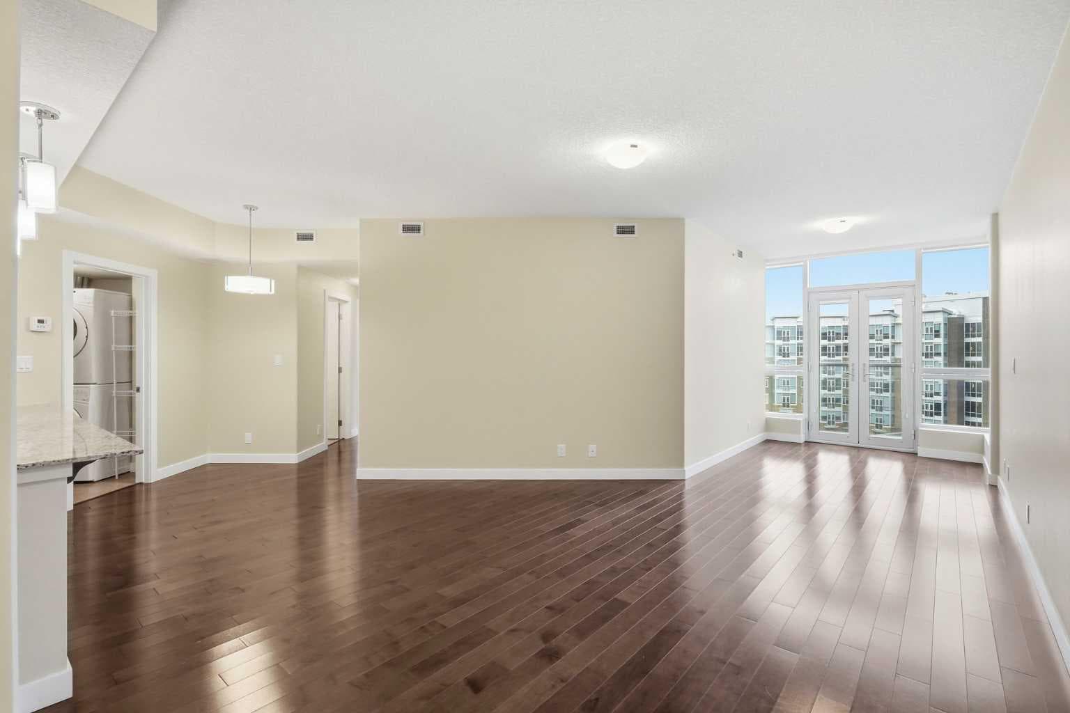 701, 16 Varsity Estates Circle NW — photo 2