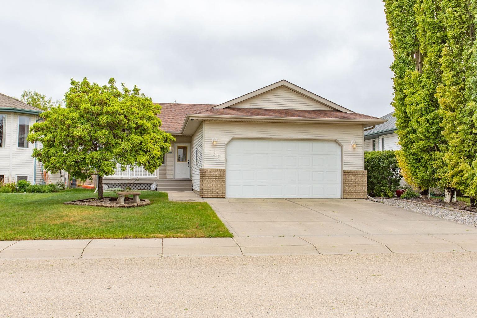 189 Lampard Crescent — photo 1