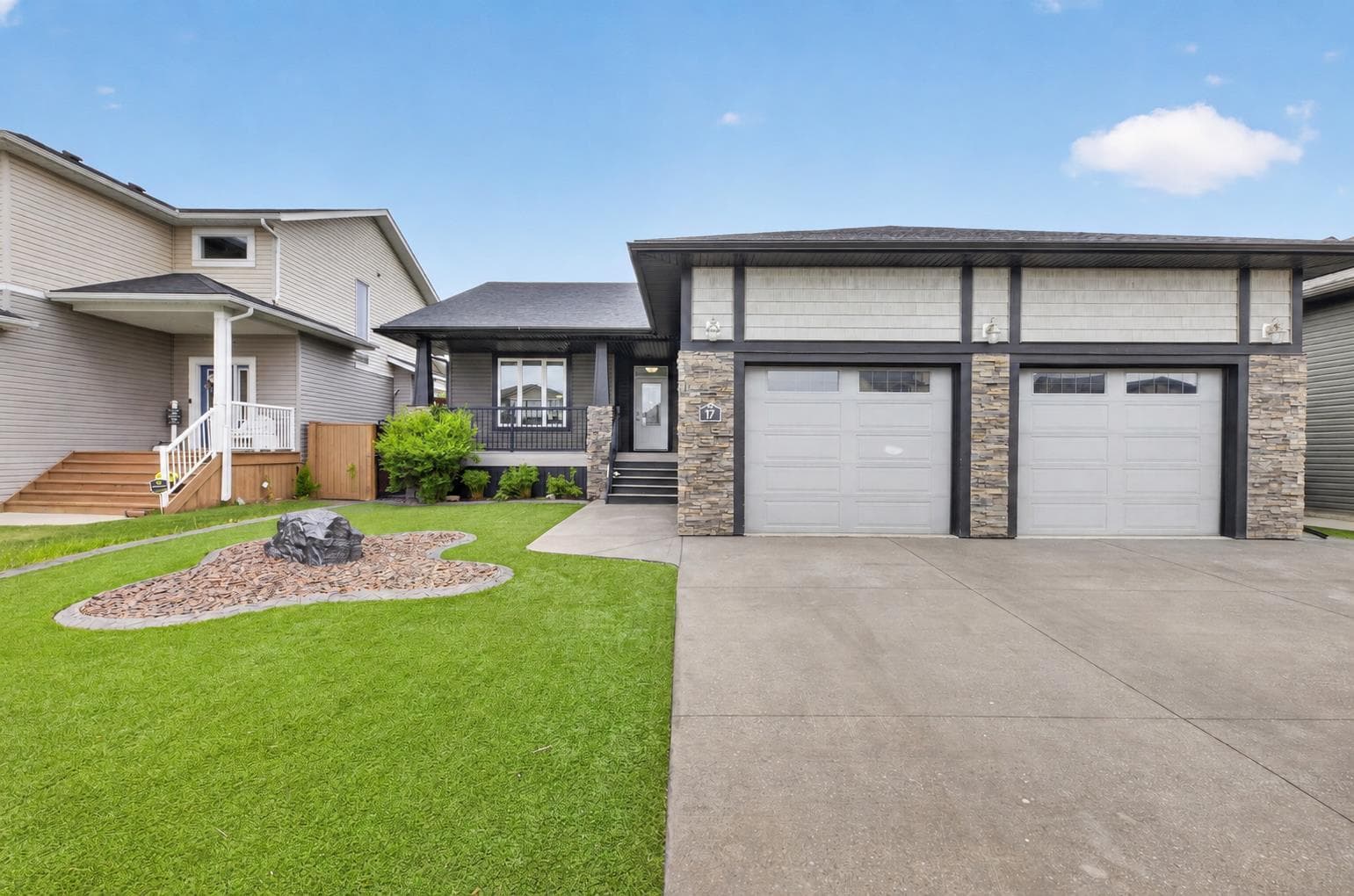 17 Viceroy Crescent — photo 1