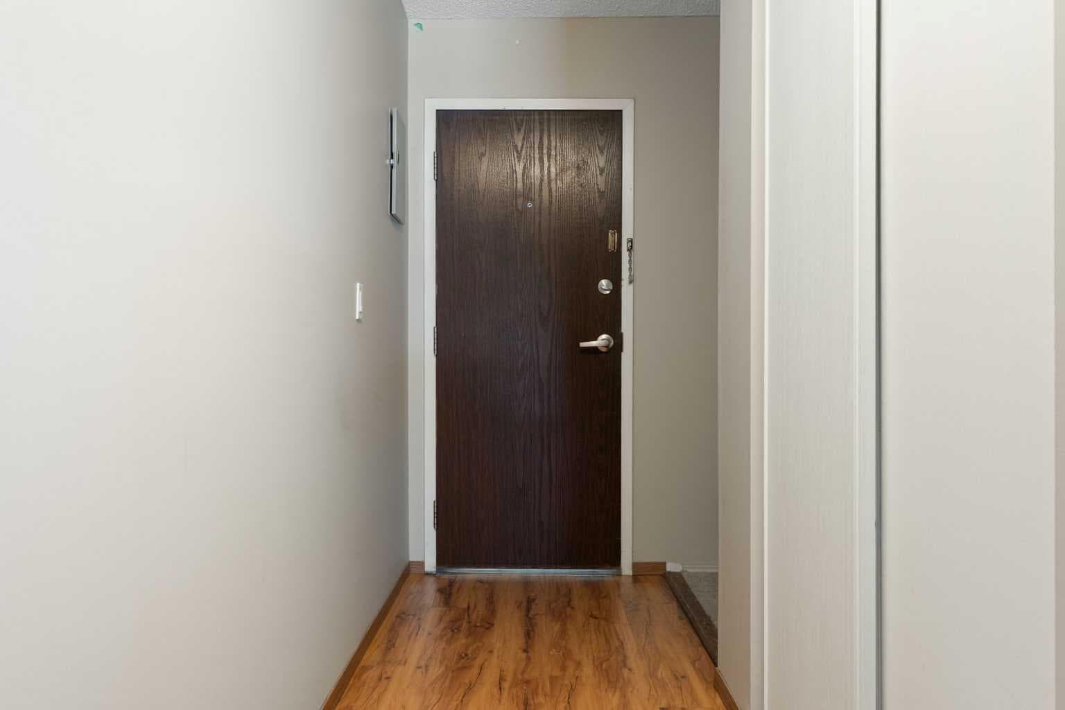 3101, 4001C 49 Street NW — photo 3