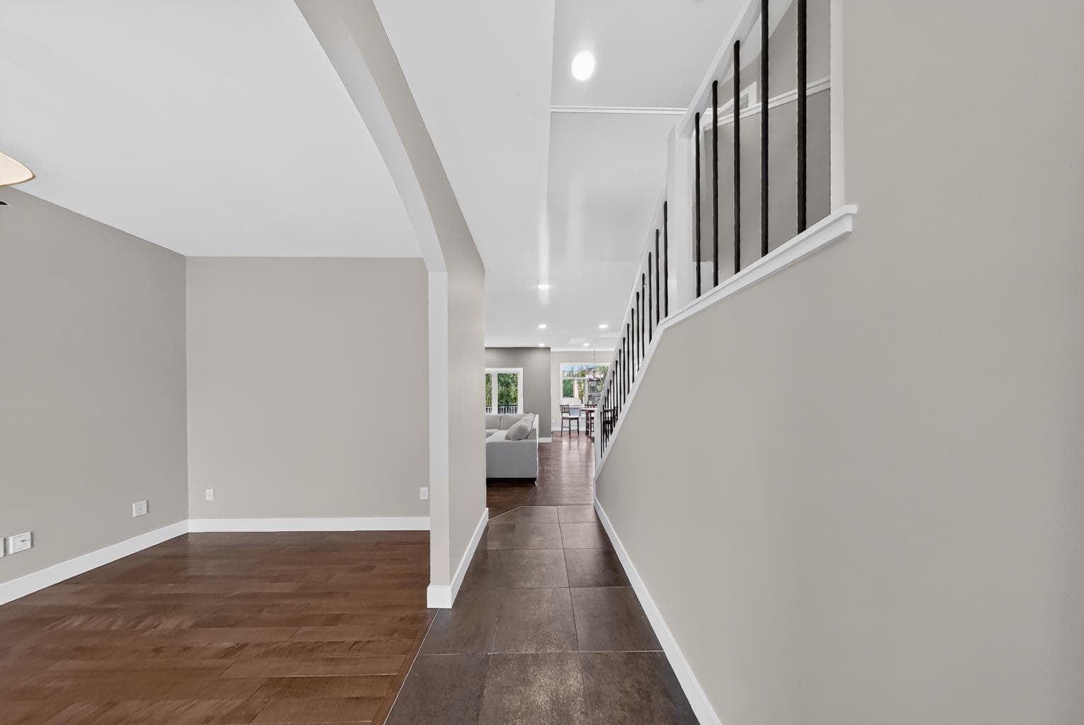 1596 Coalbanks Boulevard W — photo 2