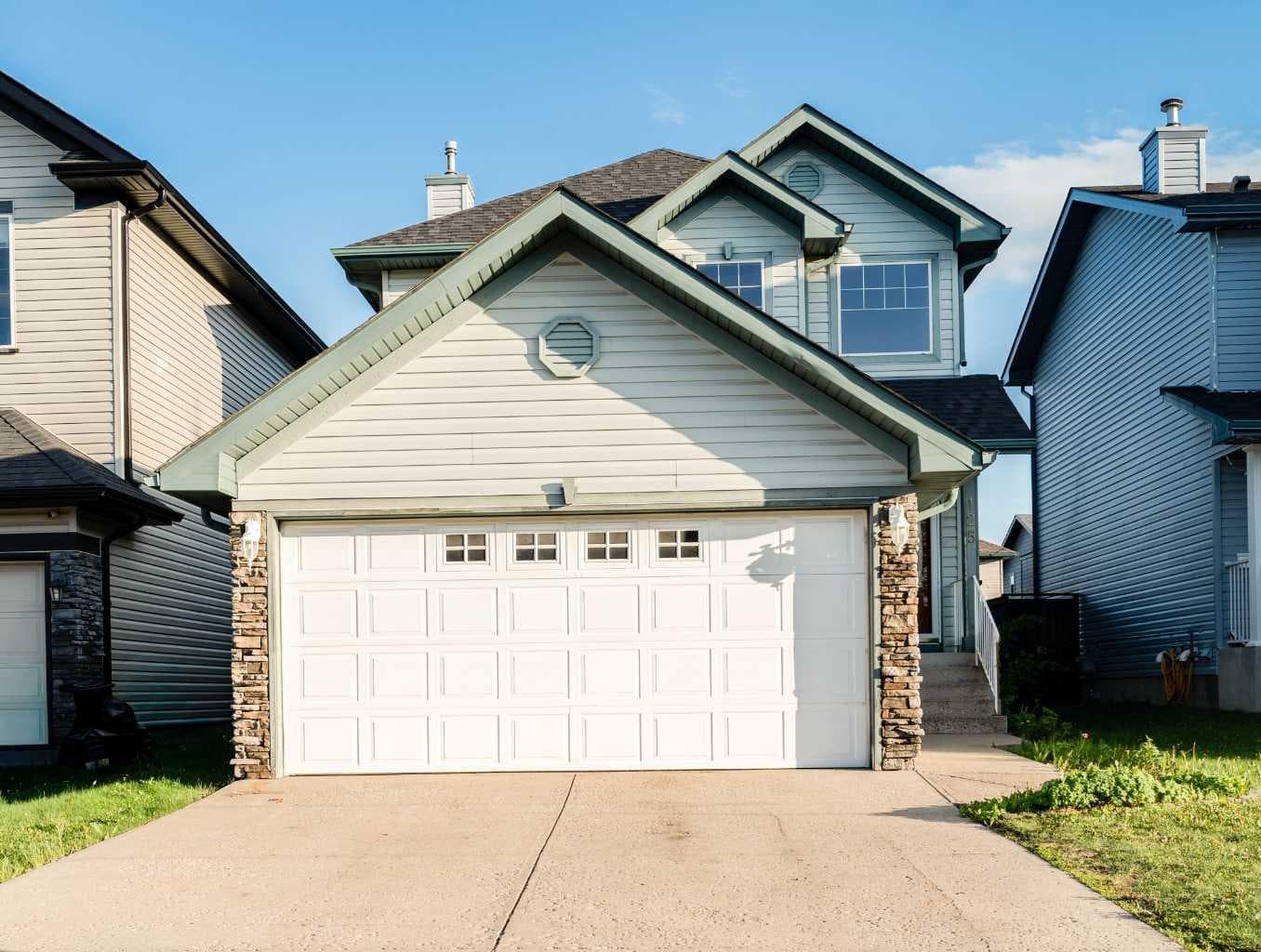 125 Bridlewood Court SW — photo 1