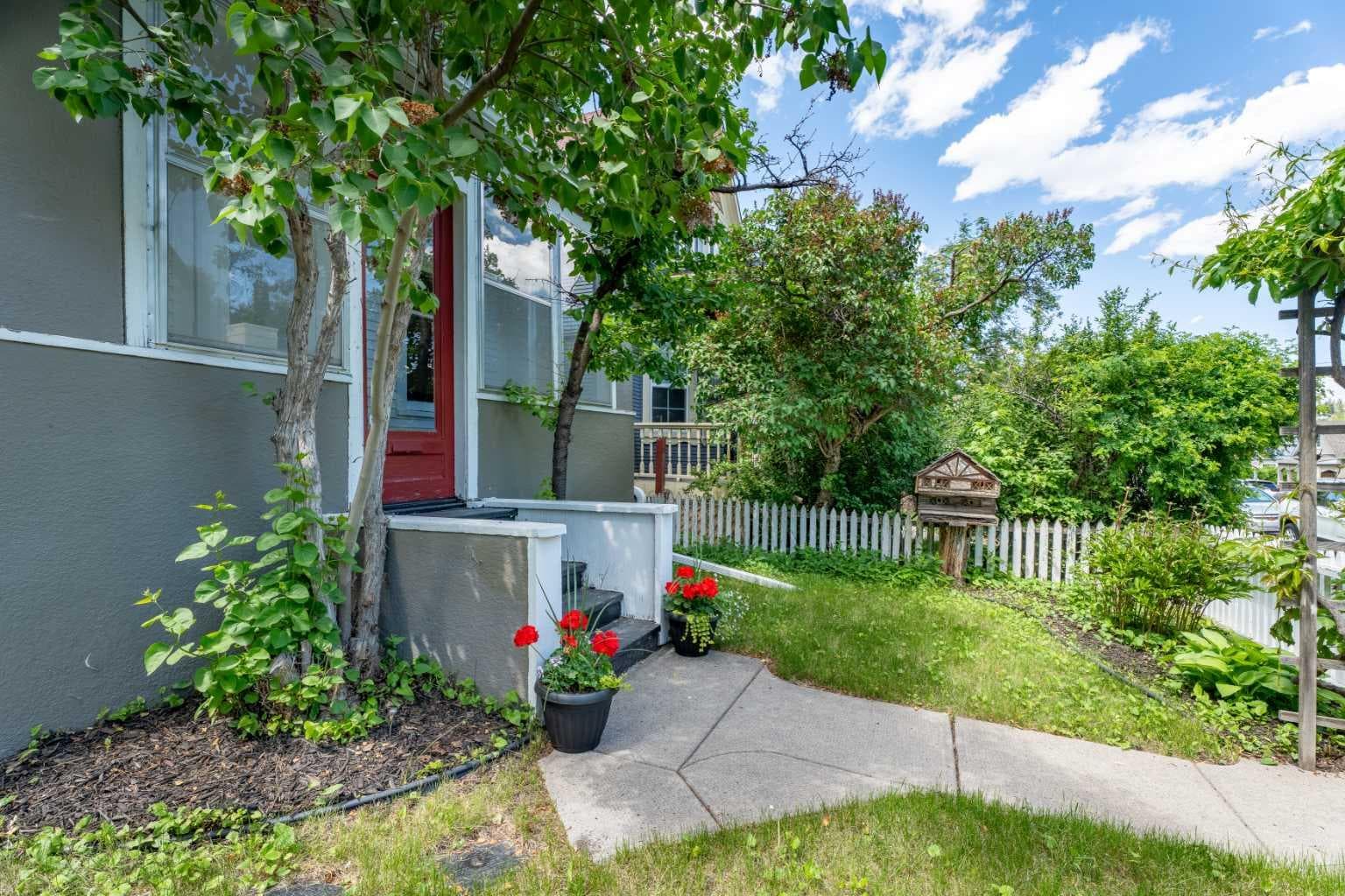213 7A Street NE — photo 3