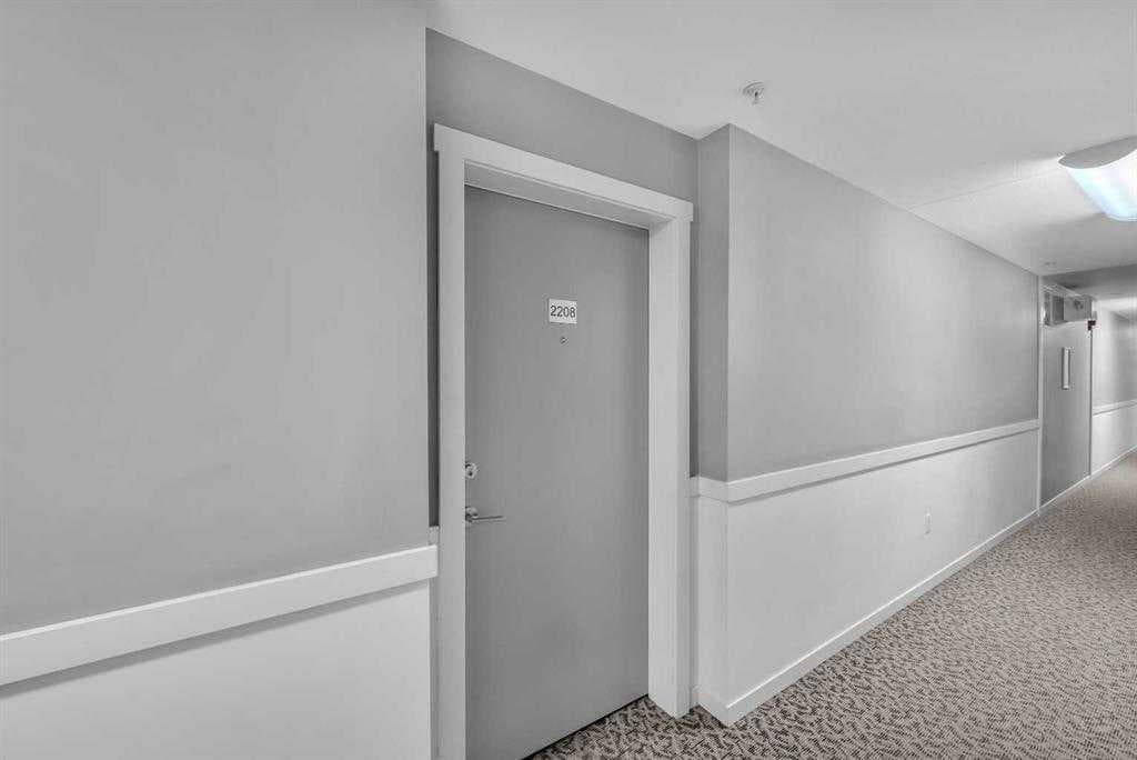 2208, 181 Skyview Ranch Manor NE — photo 2