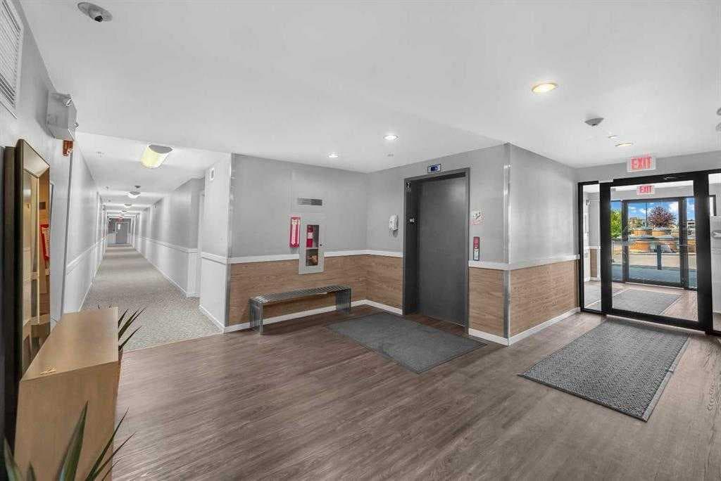 2208, 181 Skyview Ranch Manor NE — photo 4