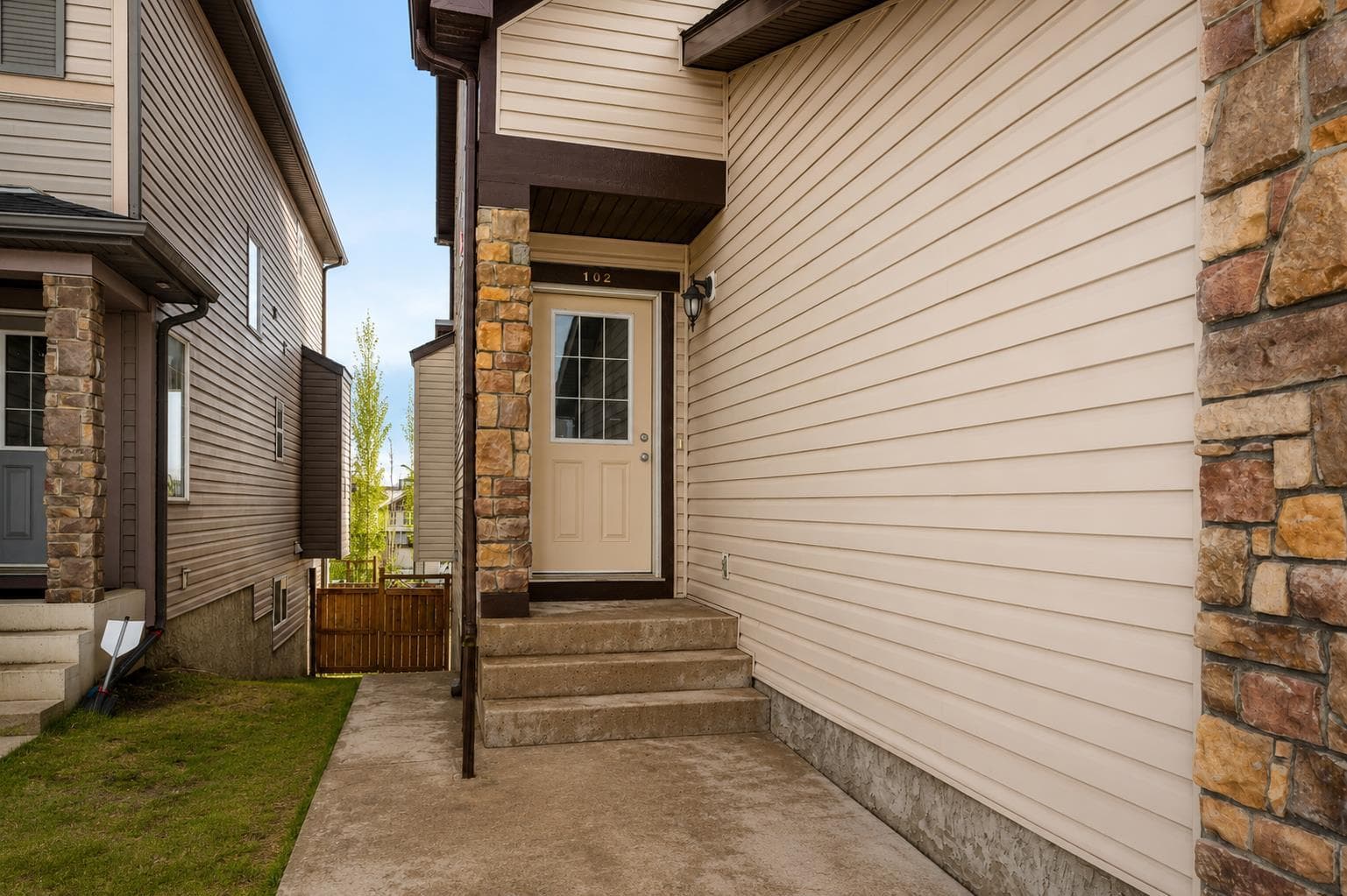102 Kincora Glen Mews NW — photo 2