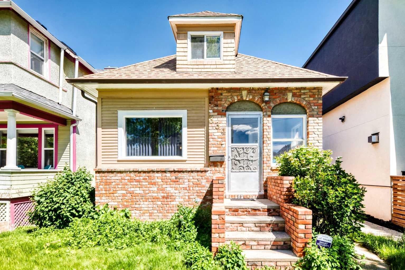 334 3 Avenue NE — photo 1