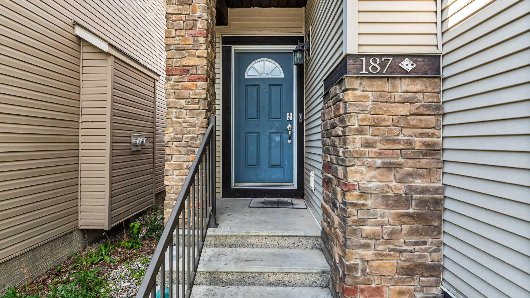 187 Cranford Close SE — photo 3